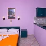 Haravgi מלון 2*